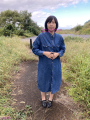 ムチムチ五十路淫乱熟母♪河川敷露出
